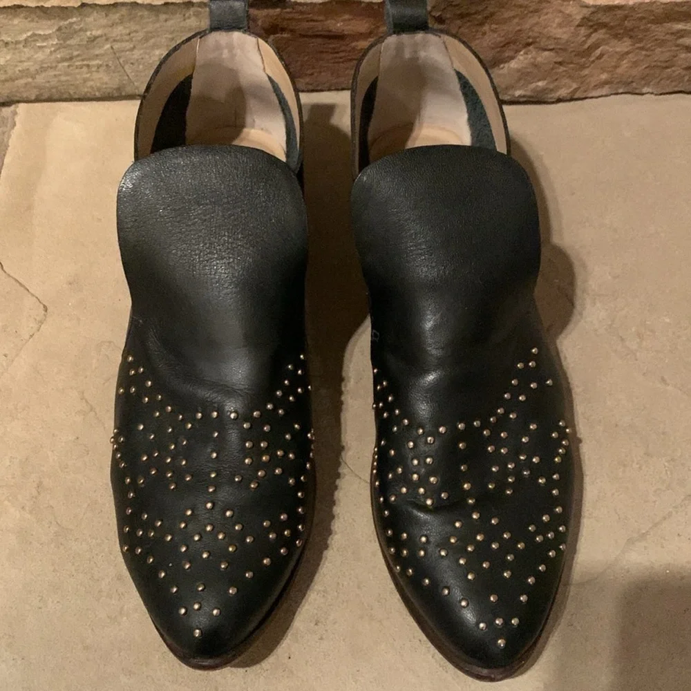Bird Of Flight sz 8 tee pee black leather slip on shoes with gold accents